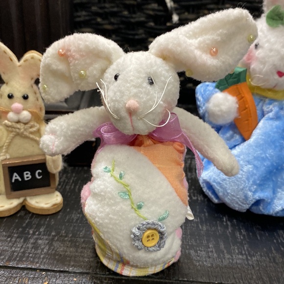 4 Piece Set Of Bunnies & Welcome Spring Sign! - Picture 3 of 7